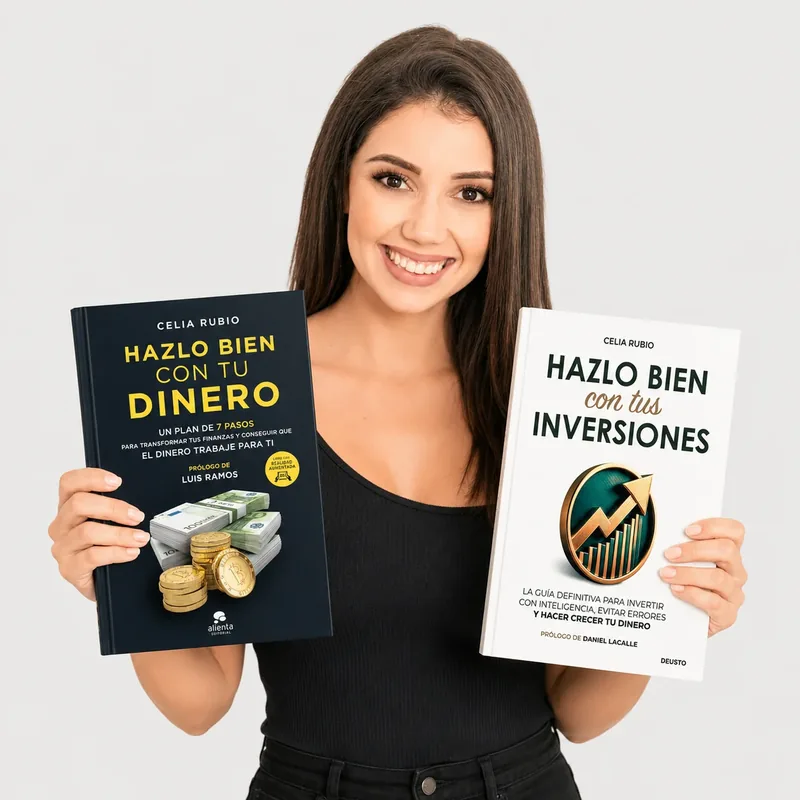 Celia Rubio con sus libros Hazlo bien con tu dinero y Hazlo bien con tus inversiones